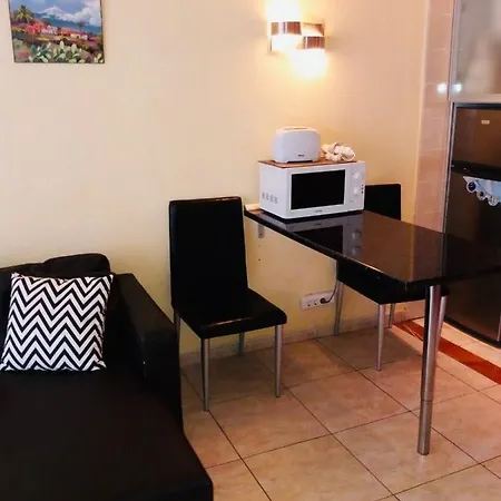 Cozy Close To Fanabe Beach, Tenerife Apartment